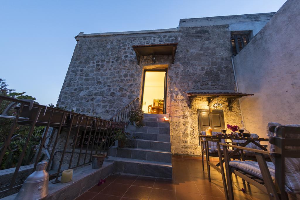 Finestra Medieval Apartment